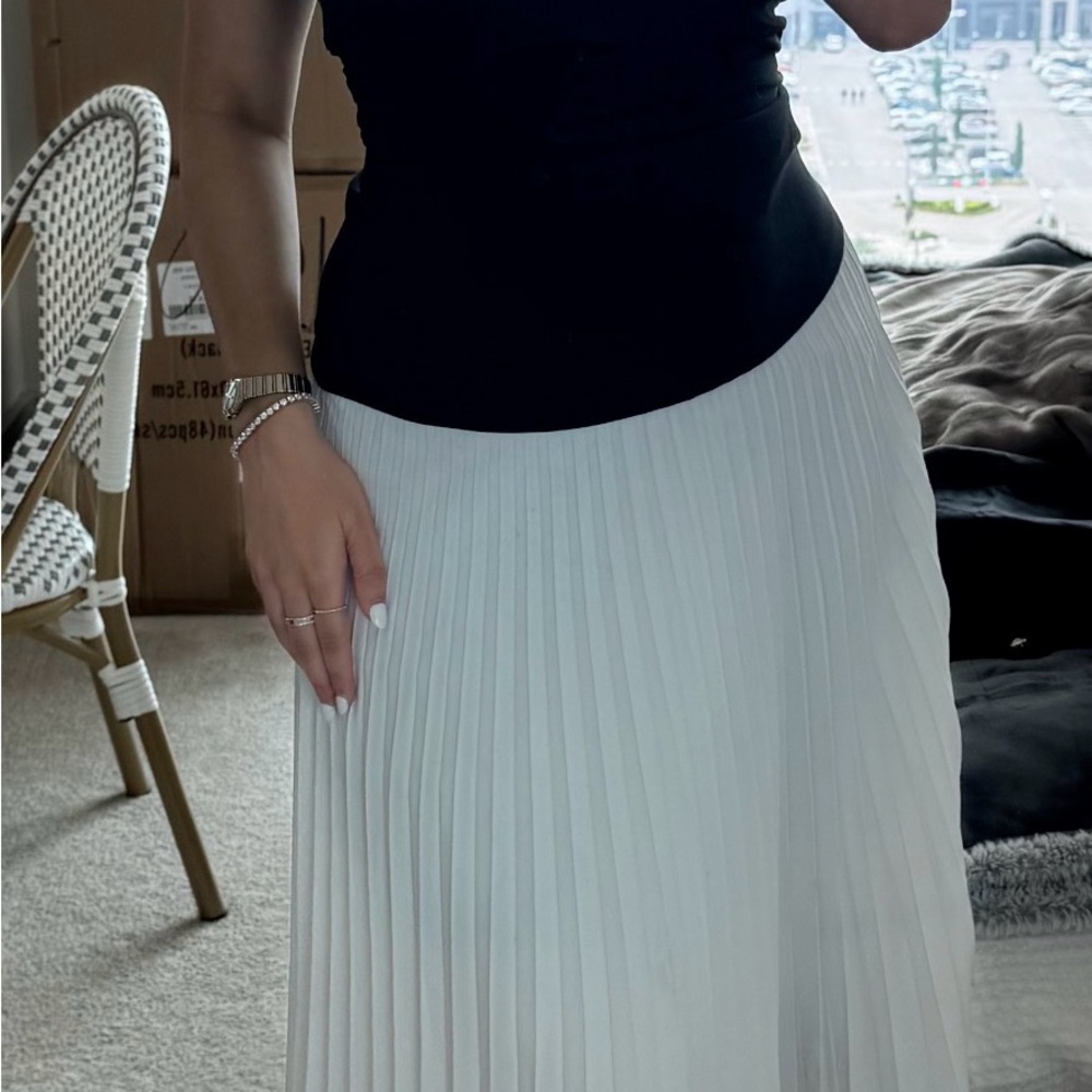 Commense Brand Sleeveless Black and White Pleated Dress